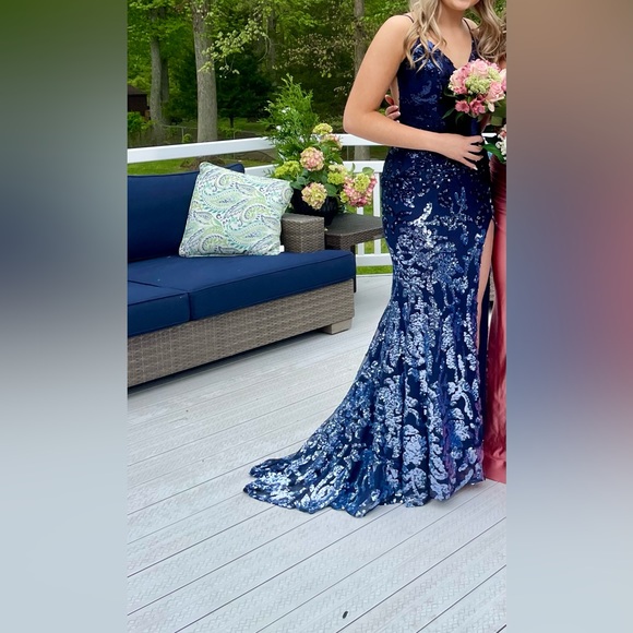 Beautiful prom dress - Picture 4 of 7